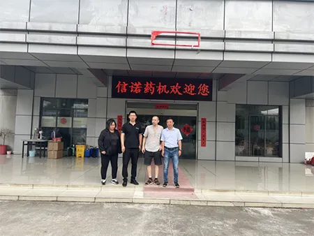 Línea de llenado de vacunas EXPOKOM en Rusia