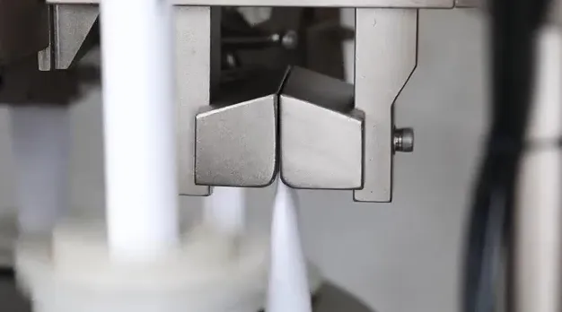 Llenadora y selladora automática de tubos